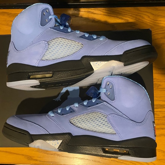 Size: 11 Jordan 5 Retro University Blues - Picture 2 of 9